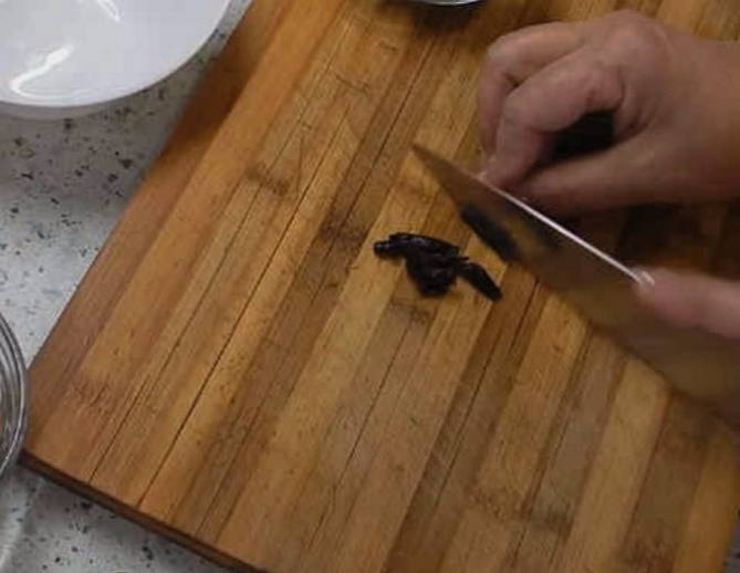 Салат «Графский» с черносливом и грецкими орехами