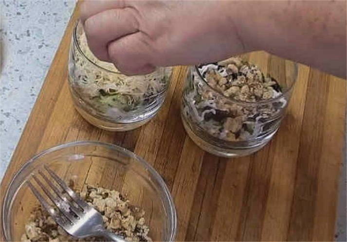 Салат «Графский» с черносливом и грецкими орехами