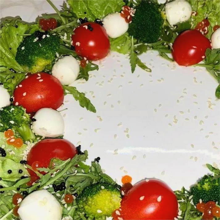 Салат «Венок» с рукколой