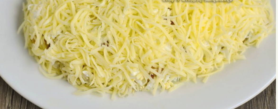 Салат «Ежик» с корейской морковкой и грибами