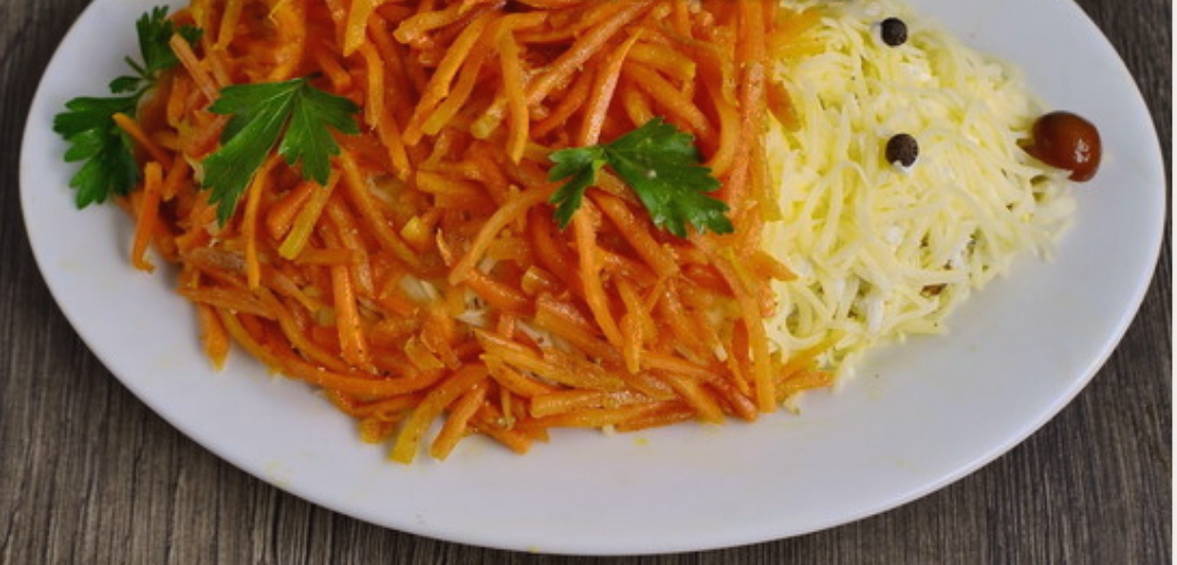 Салат «Ежик» с корейской морковкой и грибами