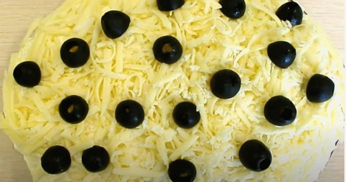 Салат «Ежик» с копчёной курицей