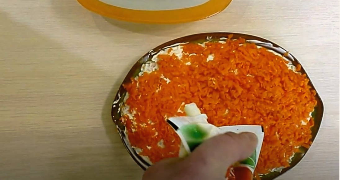 Салат «Ежик» с копчёной курицей