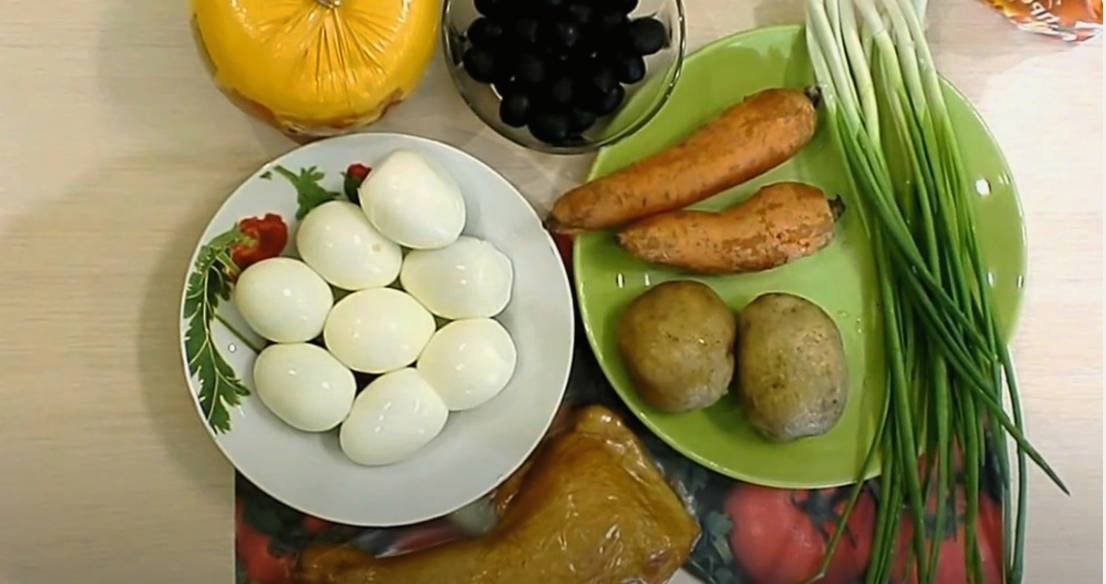 Салат «Ежик» с копчёной курицей