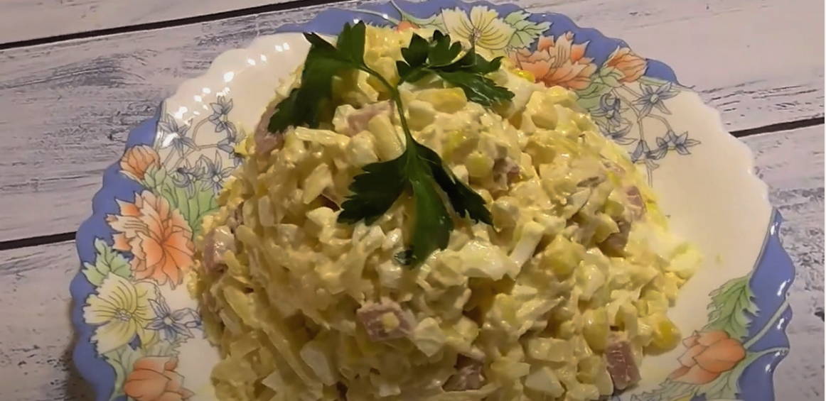 Салат «Ежик» с копчёной колбасой