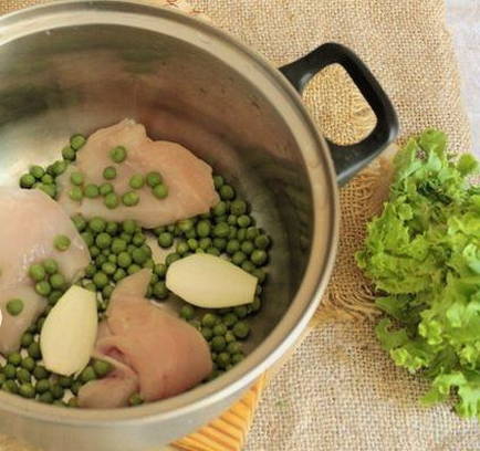 Суп-пюре из брокколи и цветной капусты с курицей