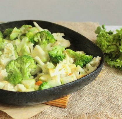Суп-пюре из брокколи и цветной капусты с курицей