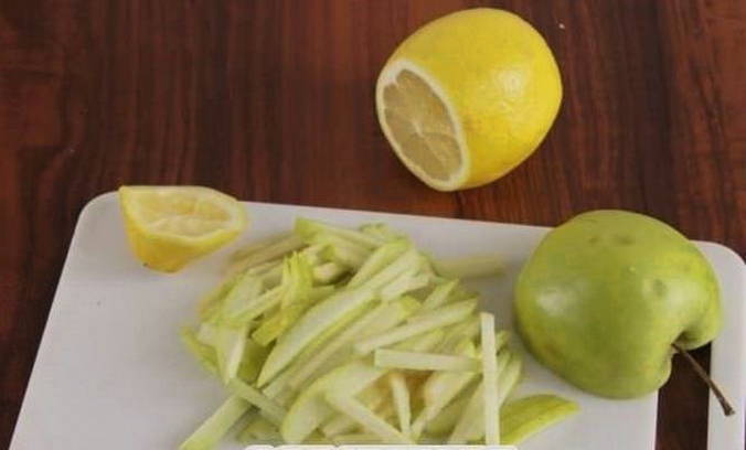Салат «Гнездо глухаря» с капустой и курицей