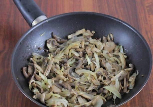 Салат «Гнездо глухаря» с капустой и курицей