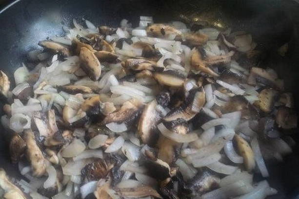 Салат «Восторг» с копченой курицей и корейской морковкой