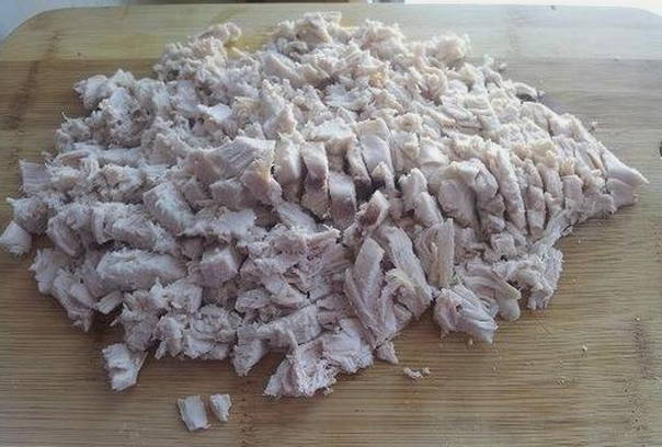 Салат «Восторг» с копченой курицей и корейской морковкой