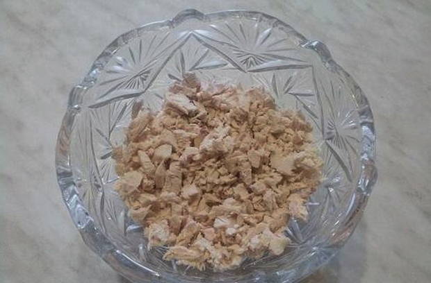 Салат «Восторг» с копченой курицей и корейской морковкой