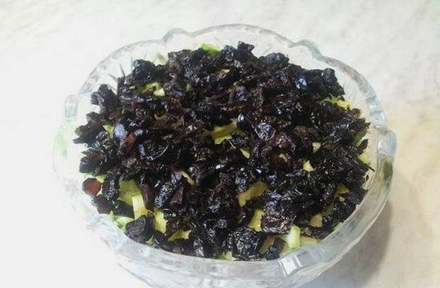 Салат «Восторг» с копченой курицей и корейской морковкой