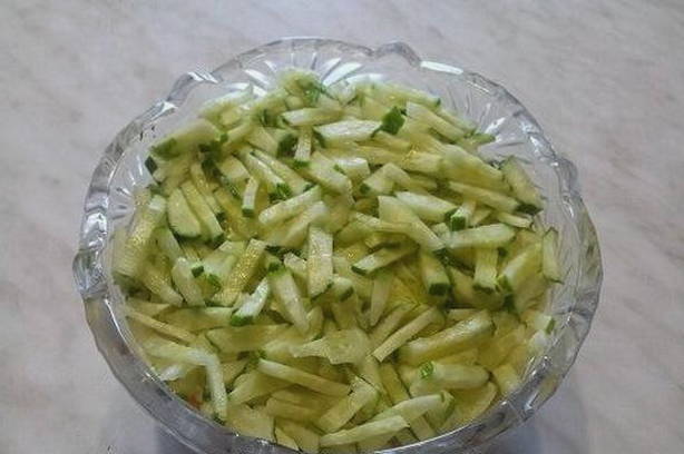 Салат «Восторг» с копченой курицей и корейской морковкой