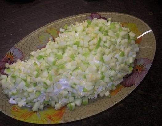 Салат «Виноградная гроздь» с курицей