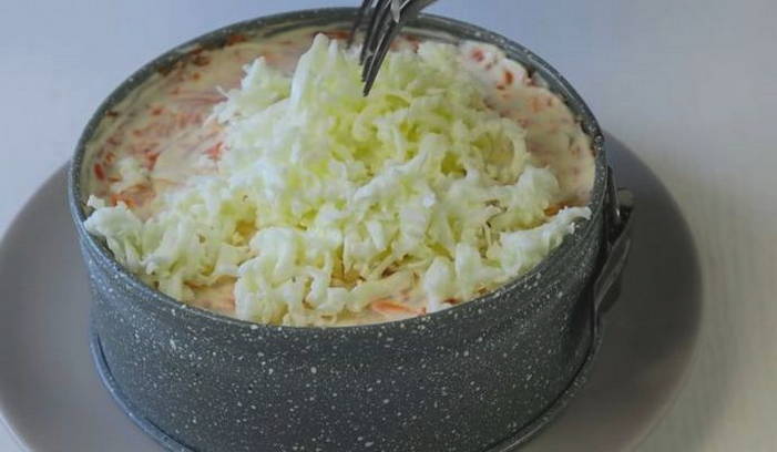 Салат «Венеция» с корейской морковью и курицей