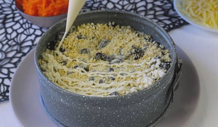 Салат «Венеция» с корейской морковью и курицей