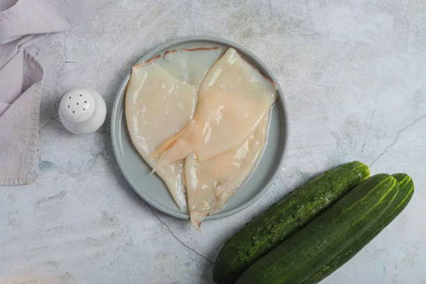 Салат из кальмаров с огурцом классический