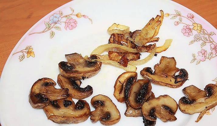 Суп-пюре с шампиньонами, картофелем и плавленым сыром