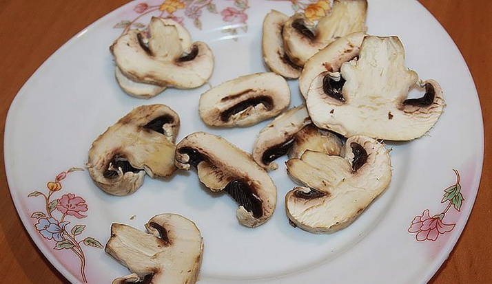 Суп-пюре с шампиньонами, картофелем и плавленым сыром