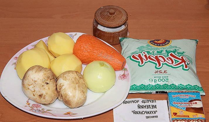 Суп-пюре с шампиньонами, картофелем и плавленым сыром