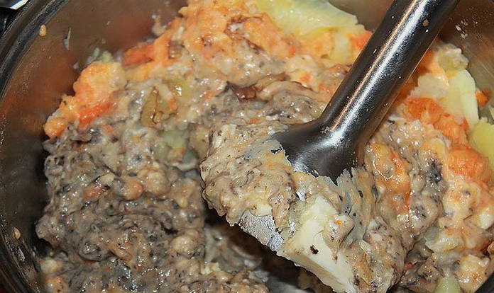 Суп-пюре с шампиньонами, картофелем и плавленым сыром