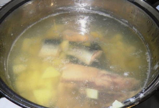 Суп из свежей горбуши с головой и хвостом
