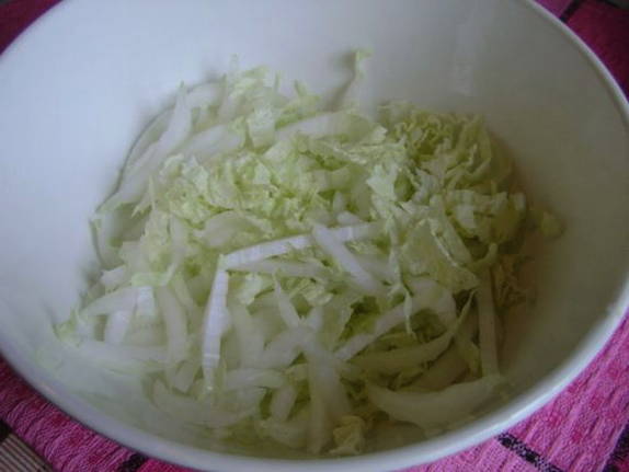 Салат из пекинской капусты с яйцом и огурцом