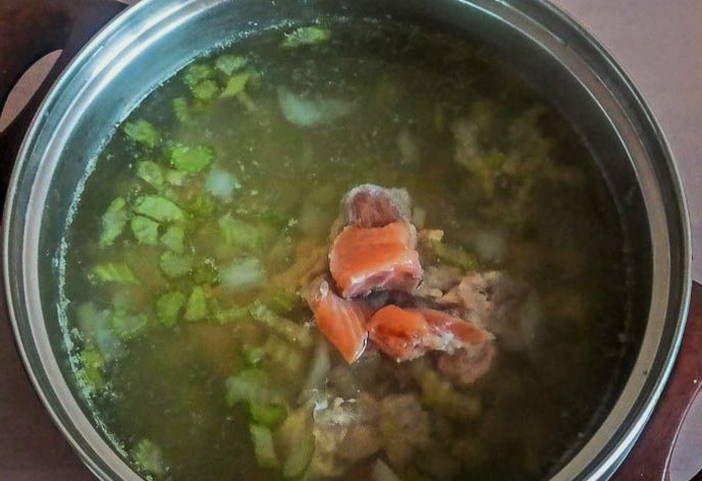 Суп с рыбой и креветками