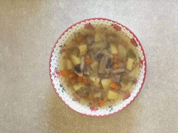 Гречневый суп с курицей и грибами