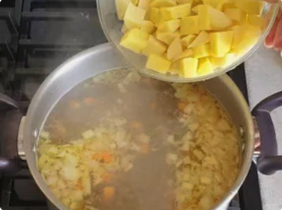 Гречневый суп с курицей и грибами