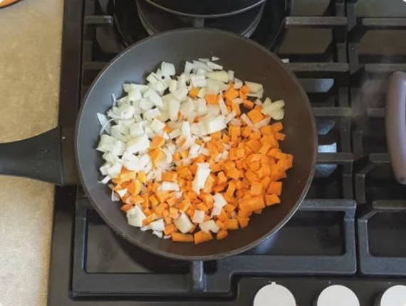 Гречневый суп с курицей и грибами