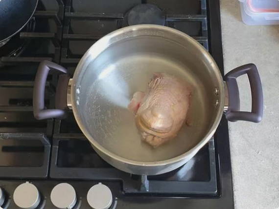 Гречневый суп с курицей и грибами