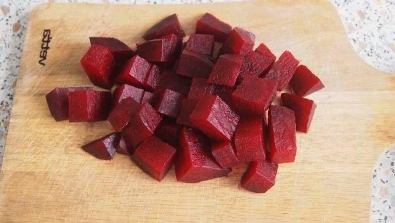 Салат из печеной свеклы с рукколой