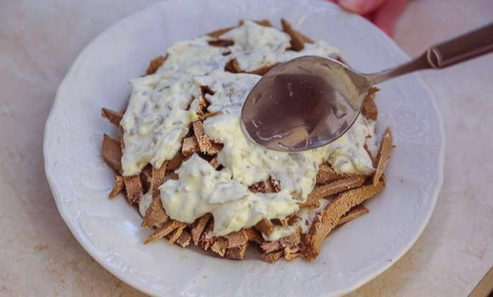 Салат из свиной печени с соленым огурцом