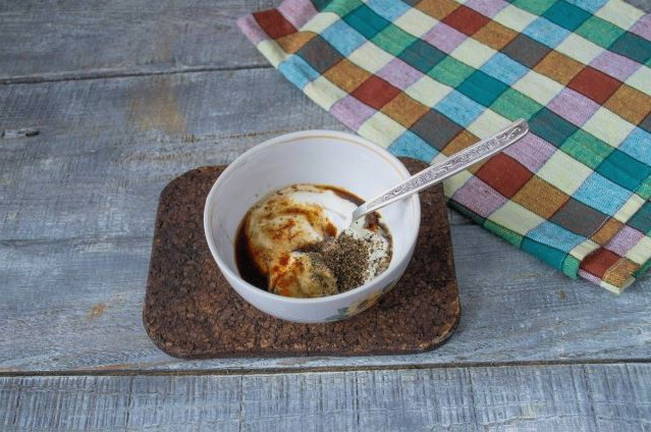 Салат из печени трески с рисом и яйцами