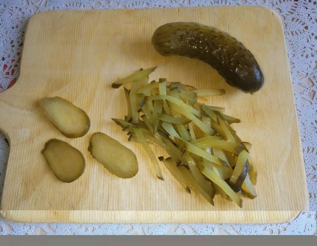 Салат из куриной печени с корейской морковью и маринованным огурцом