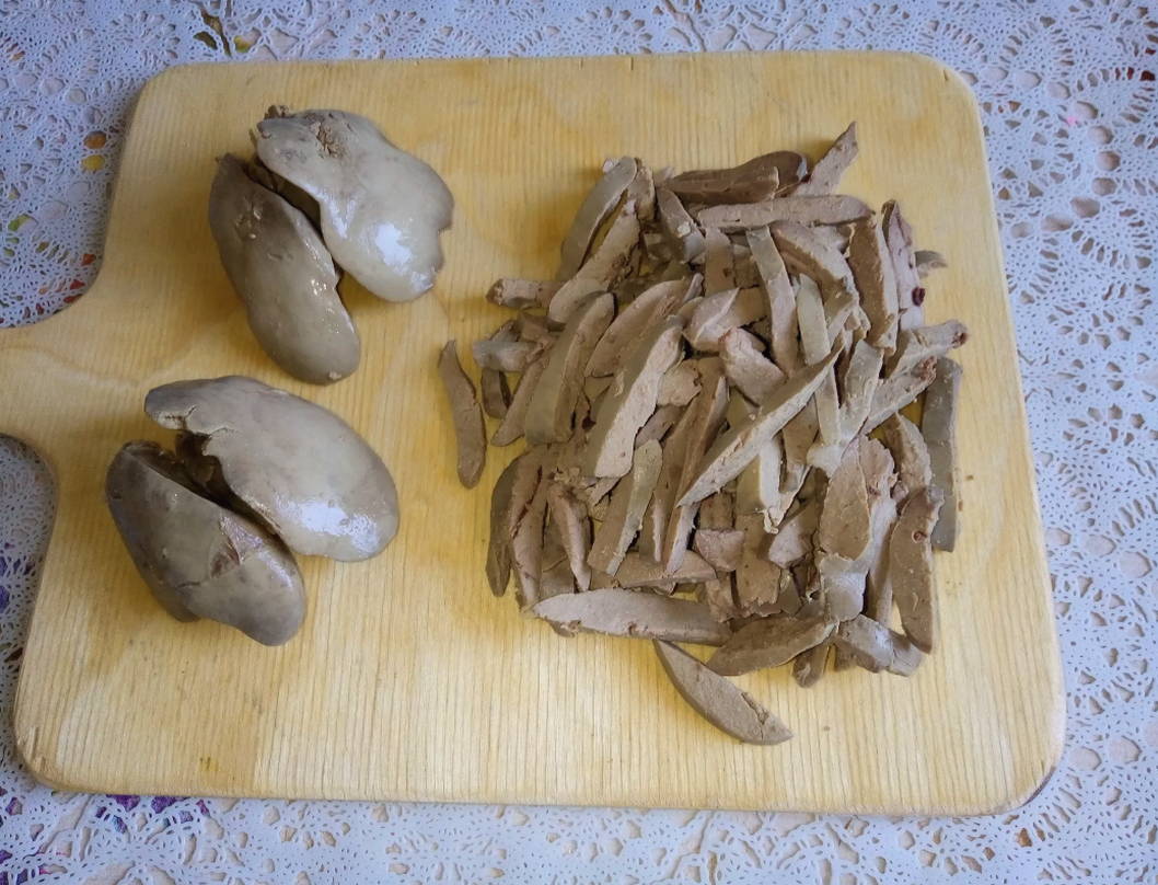 Салат из куриной печени с корейской морковью и маринованным огурцом