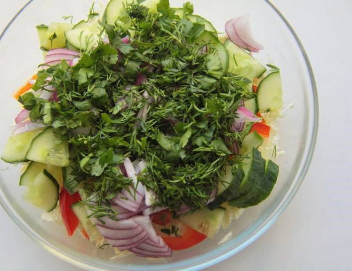 Салат из пекинской капусты с огурцом и болгарским перцем