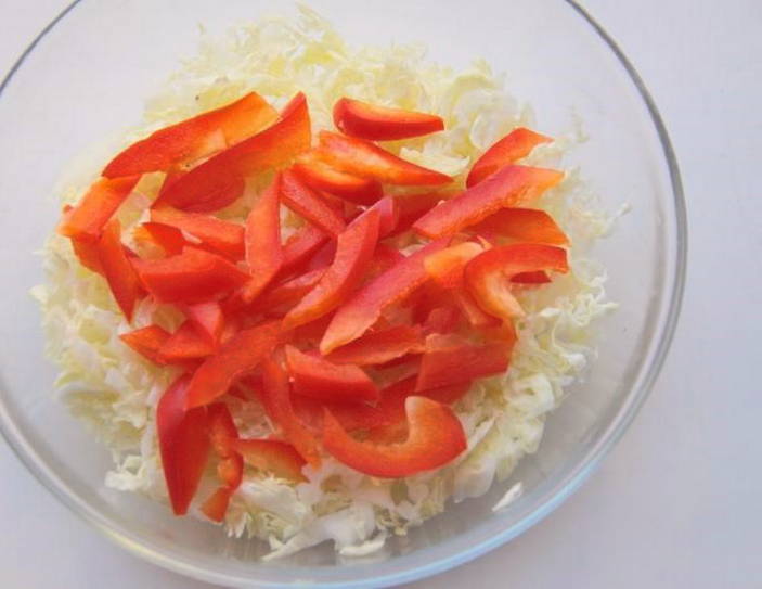 Салат из пекинской капусты с огурцом и болгарским перцем