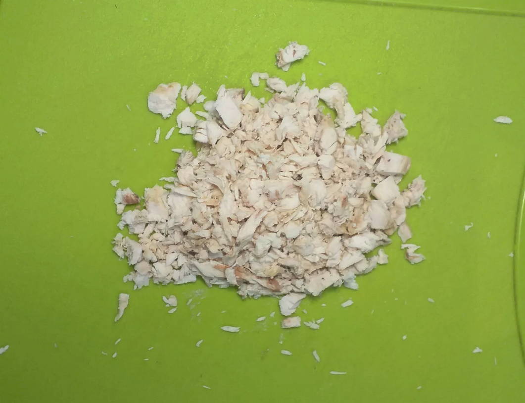 Салат из пекинской капусты с курицей, кукурузой и яйцом