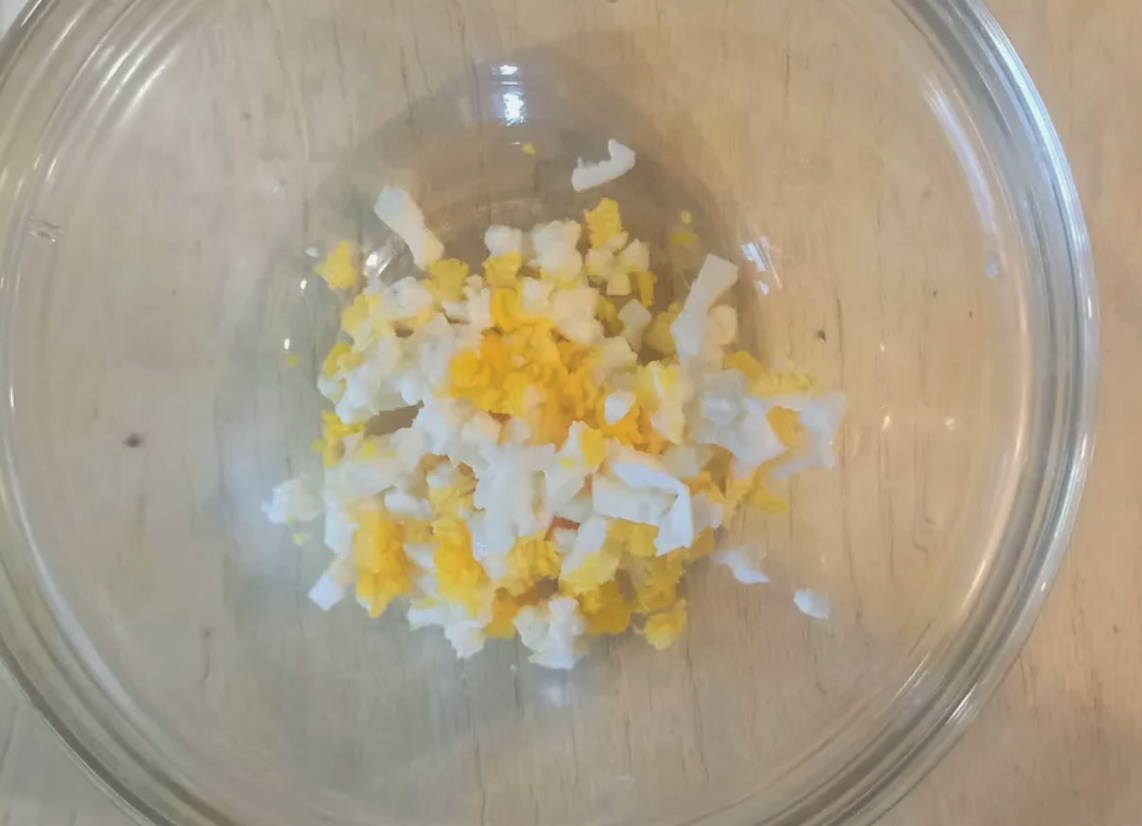 Салат из пекинской капусты с крабовыми палочками и яйцом