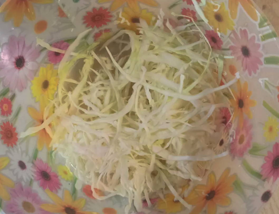 Салат из пекинской капусты с крабовыми палочками и яйцом