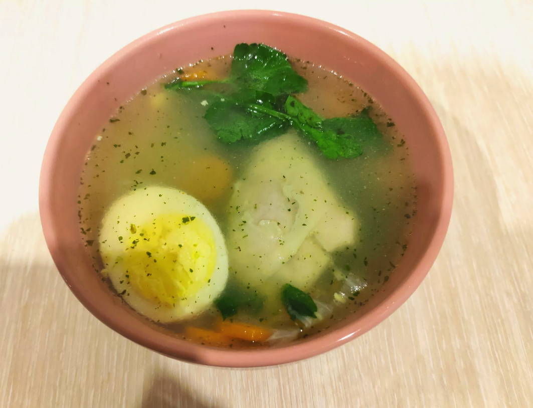 Суп лапша с яйцом и курицей