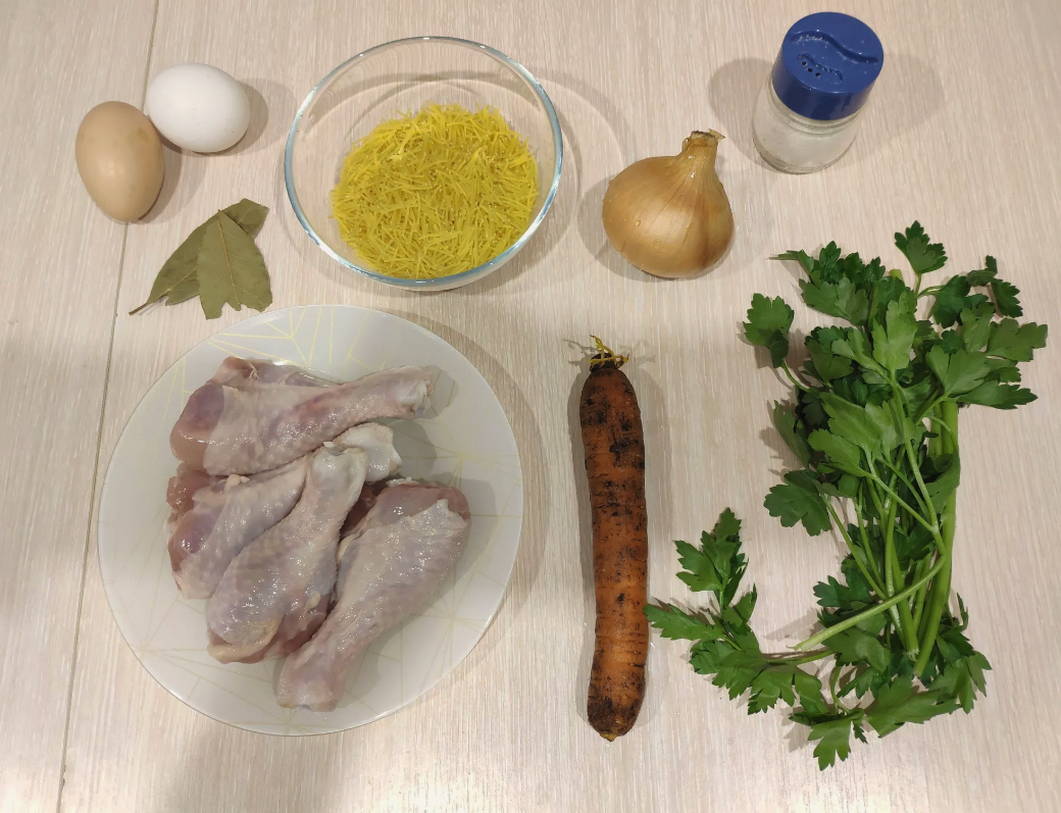 Суп лапша с яйцом и курицей