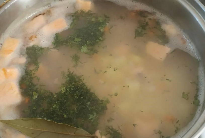 Рыбный суп из форели с картошкой и рисом