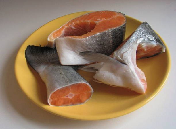 Суп с красной рыбой и брокколи