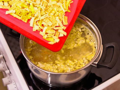 Суп с яичными блинчиками и курицей