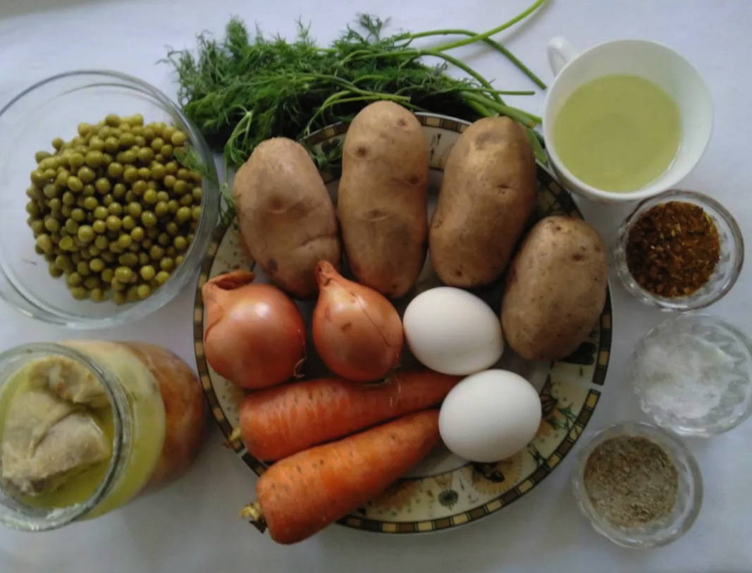 Суп с зеленым консервированным горошком, курицей и яйцом