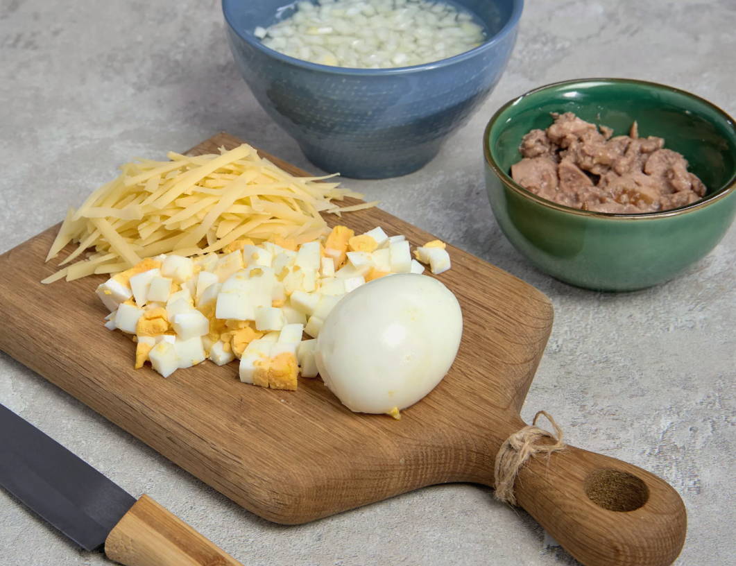 Салат из печени трески с кукурузой Салат из печени трески с кукурузой